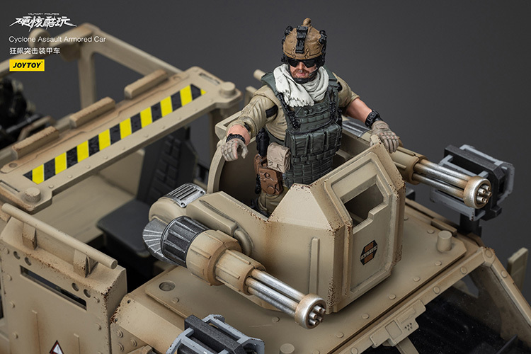 Бронированный автомобиль Cyclone Assault масштаб 1/18 JoyToy