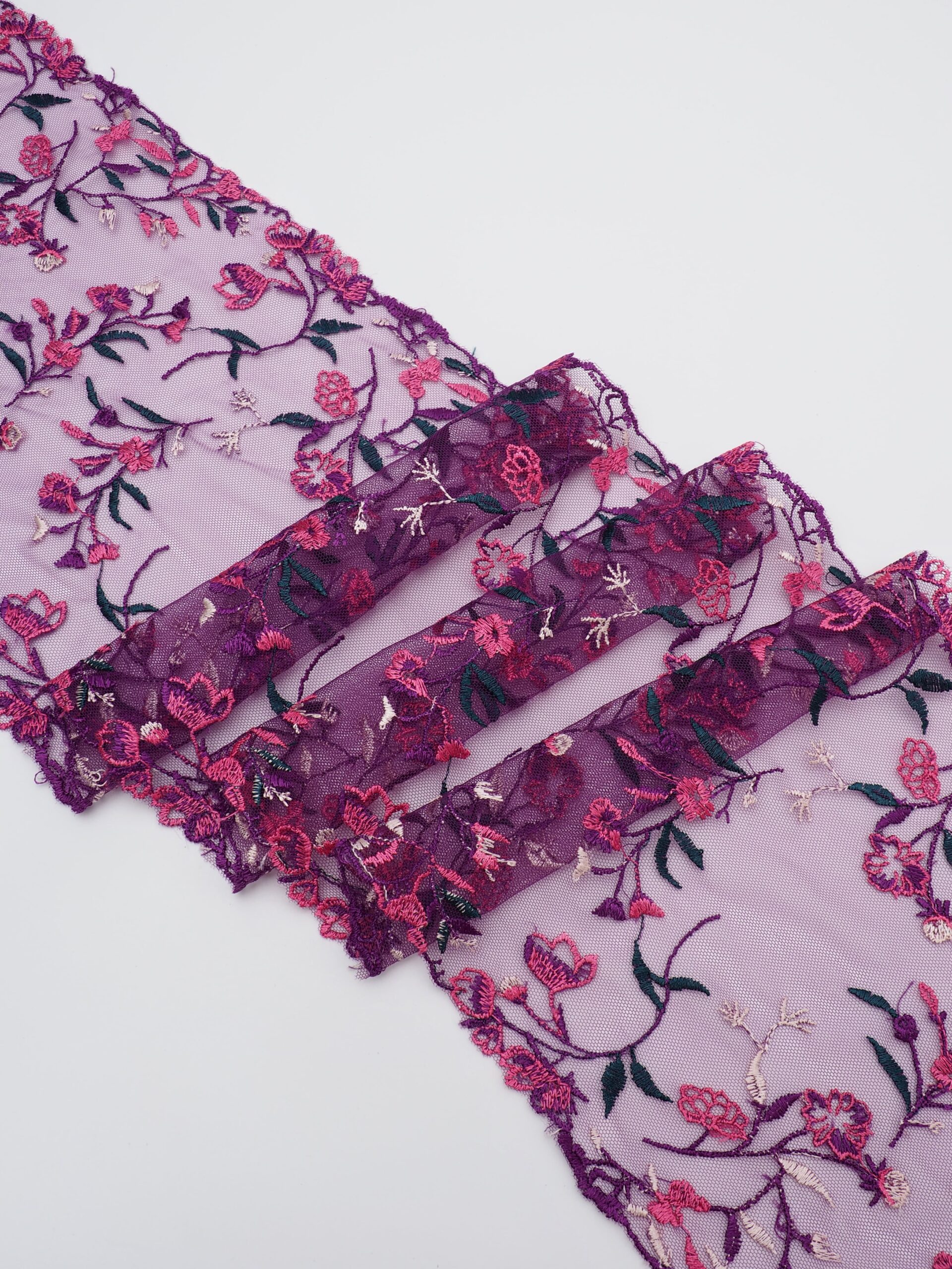 Вышивка на сетке ярко-фиолетовая с мультиколор неэластичная ширина 22 см