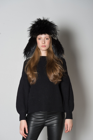 Шапка ушанка из плащевой ткани и енота.