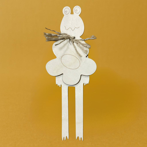 Лягушка с цветком, 20,5*5см фанера