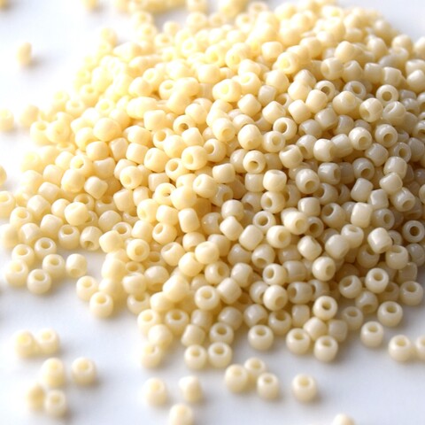 Бисер Тохо круглый 11/0 0051 бежевый/Toho round