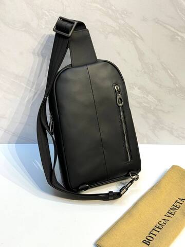 Сумка-слинг Bottega Veneta черный