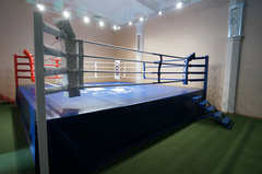 Ринг боксерский на помосте, разборный, помост 7.5х7.5м, высота 1м, боевая зона 6х6м.