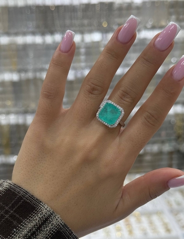 Кольцо крупный квадрат с окантовкой из фианитов