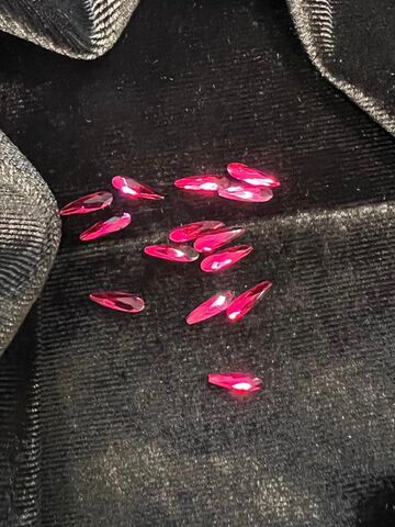 Стеклянные стразы 3*10 мм (25шт)цвет малиновый