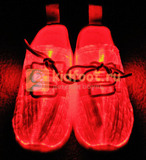 Светящиеся кроссовки с USB зарядкой на шнурках, цвет белый, светится верх. Изображение 3 из 23.