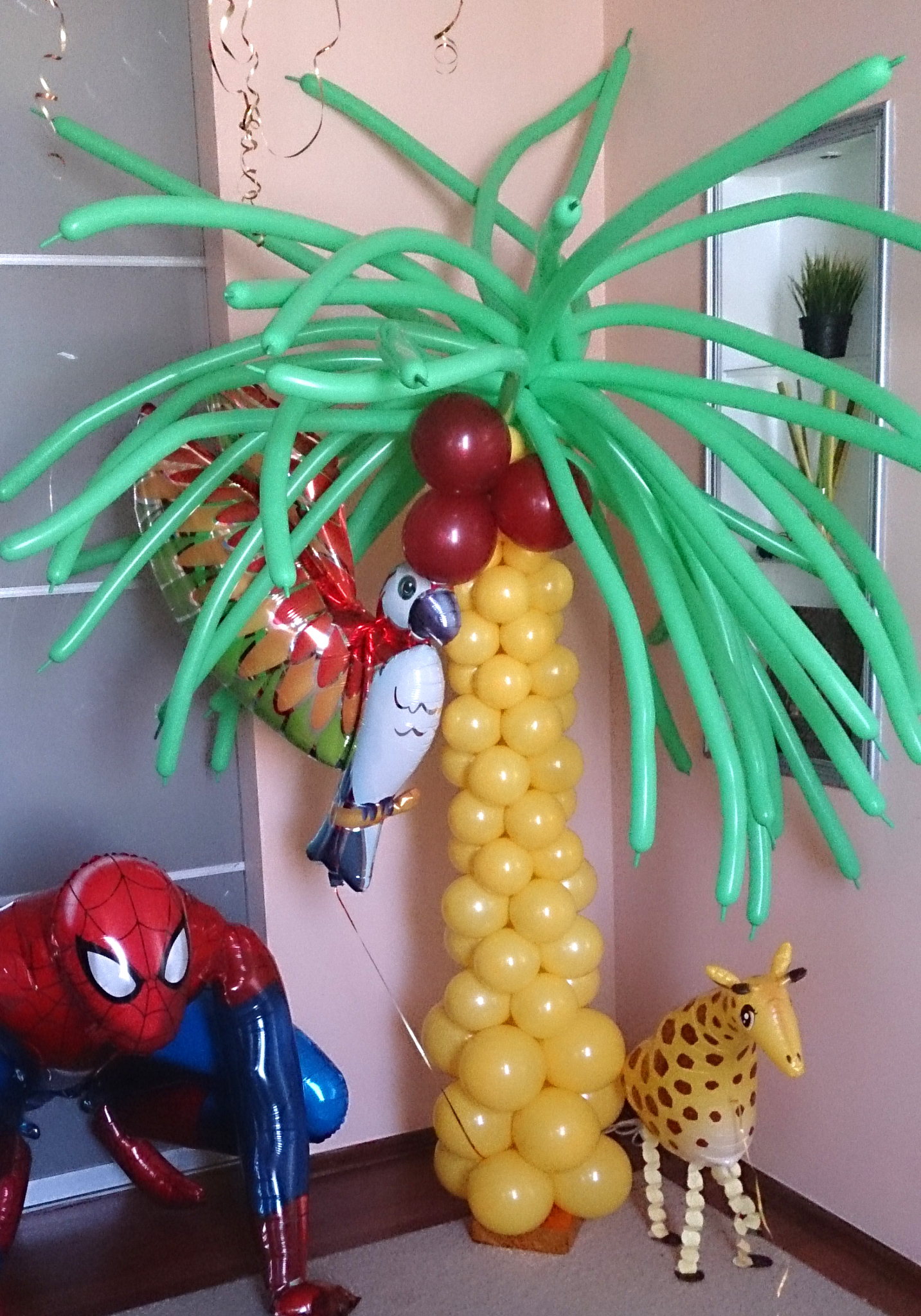 Заказать фигуру пальма из шаров с листьями из длинных шаров шдм - Esta Fiesta