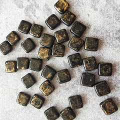 Чешские бусины Tile - черный с золотом - 6*6 мм.