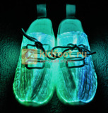 Светящиеся кроссовки с USB зарядкой на шнурках, цвет белый, светится верх. Изображение 7 из 23.