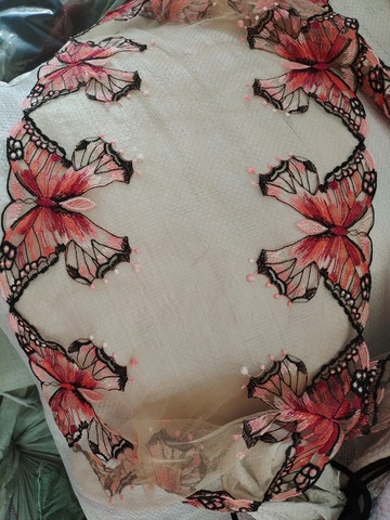 Вышивка на сетке телесная/бабочки см