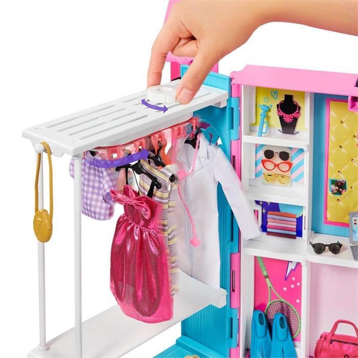 Barbie Fashionista 30 Plus Pieces GBK101