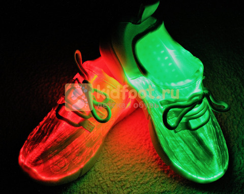 Светящиеся кроссовки с USB зарядкой на шнурках, цвет белый, светится верх. Изображение 10 из 23.