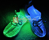 Светящиеся кроссовки с USB зарядкой на шнурках, цвет белый, светится верх. Изображение 1 из 23.
