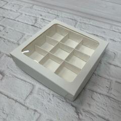 Коробка 9 конфет 16.5х16.5х3 см с окном Белая