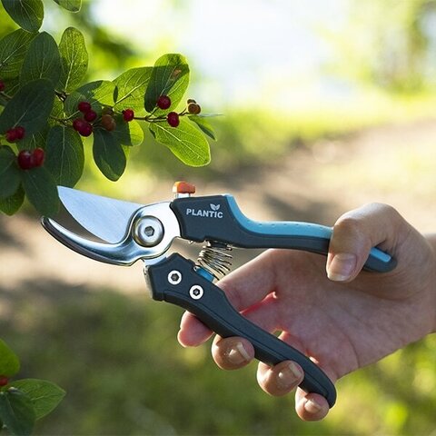 Секатор плоскостной Plantic Light L68