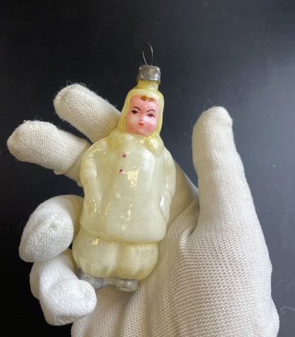 Ёлочная игрушка "Мальчик гимназист" в пальто и шапке, Советский Союз,  стекло, подвесная, винтаж СССР 1940-1980 гг