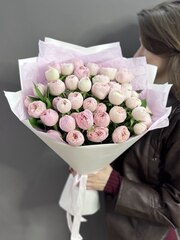 Монобукет с кустовыми пионовидными розами сорта "Менсфилд Парк"