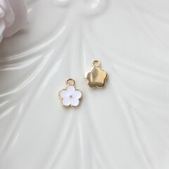 Подвеска Цветок с эмалью 11*9 мм, белая, позолота, П1045