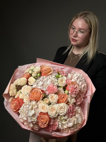 Авторский букет «Благородная классика»