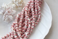 Бусина Шарик, керамика, белая с красной росписью, 8 мм, 1 нить, К149