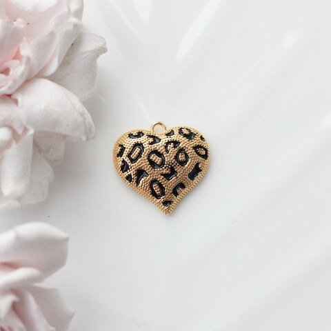 Подвеска с Сердце с фактурной эмалью, 22*22 мм, позолота, П829