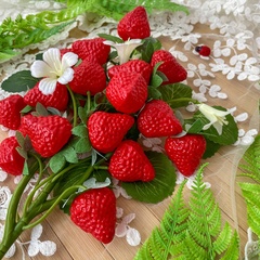 Клубника искусственная на ветке, реалистичная, пластиковая, 17-18 ягод, ветка 29 см, набор - 1 ветка