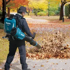 Аккумуляторная воздуходувка Makita UB004CZ