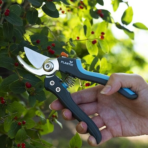 Секатор плоскостной Plantic Light L68