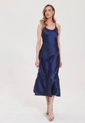 Платье-комбинация из шелкового атласа синего цвета длиной макси