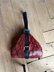 Женская красная сумка на плечо из натуральной кожи с тиснением питон