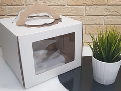 Коробка для торта с фигурными ручками 24х24х20