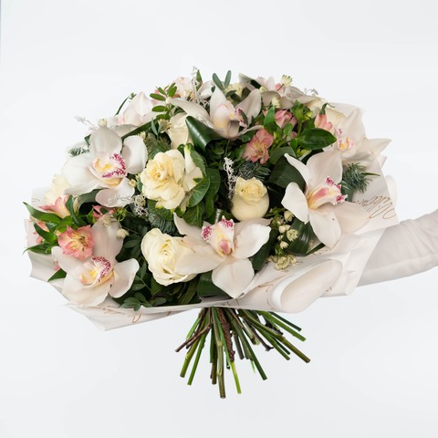 Авторский букет с альстромерией