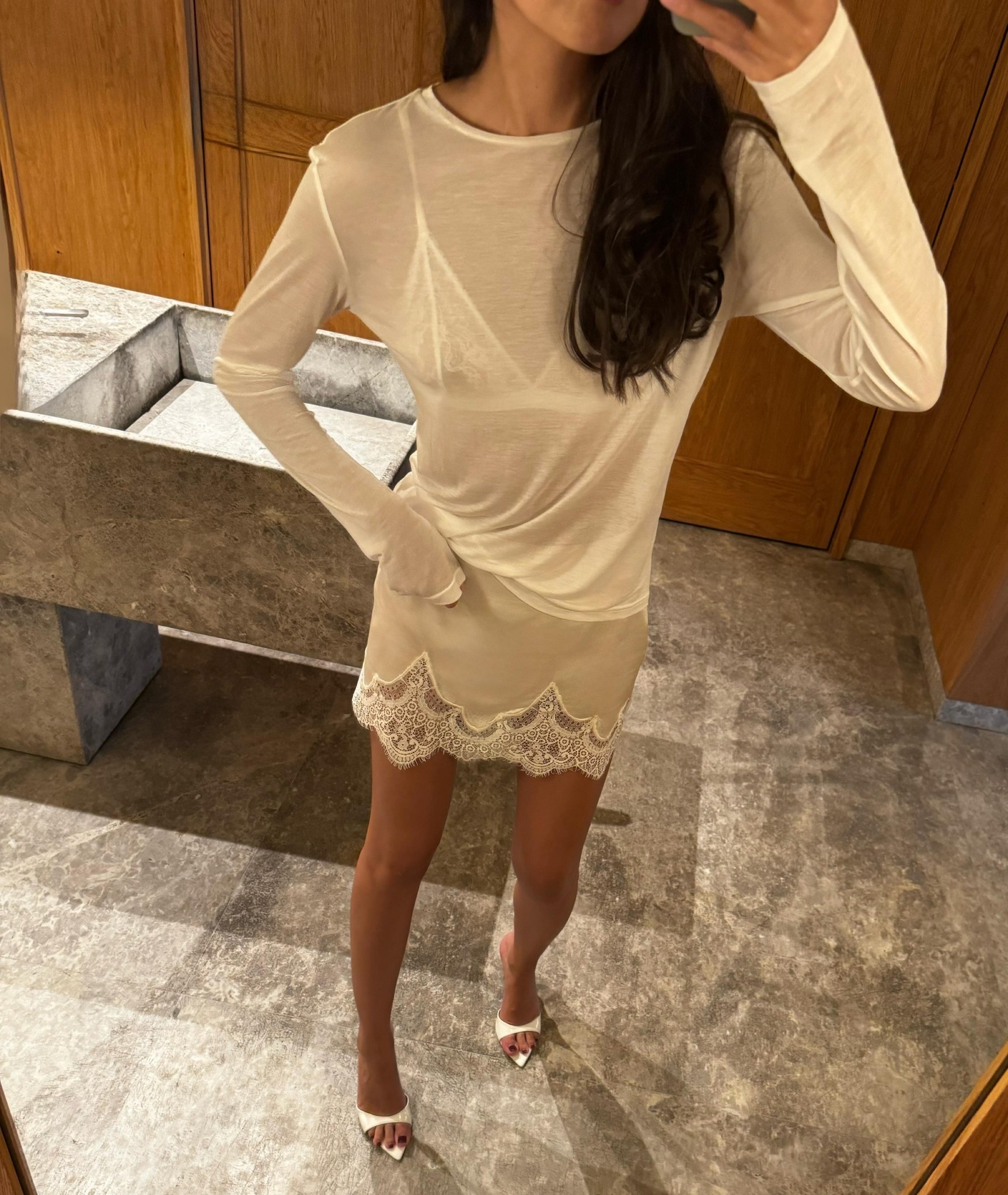 Юбка шелк мини с кружевом молочная