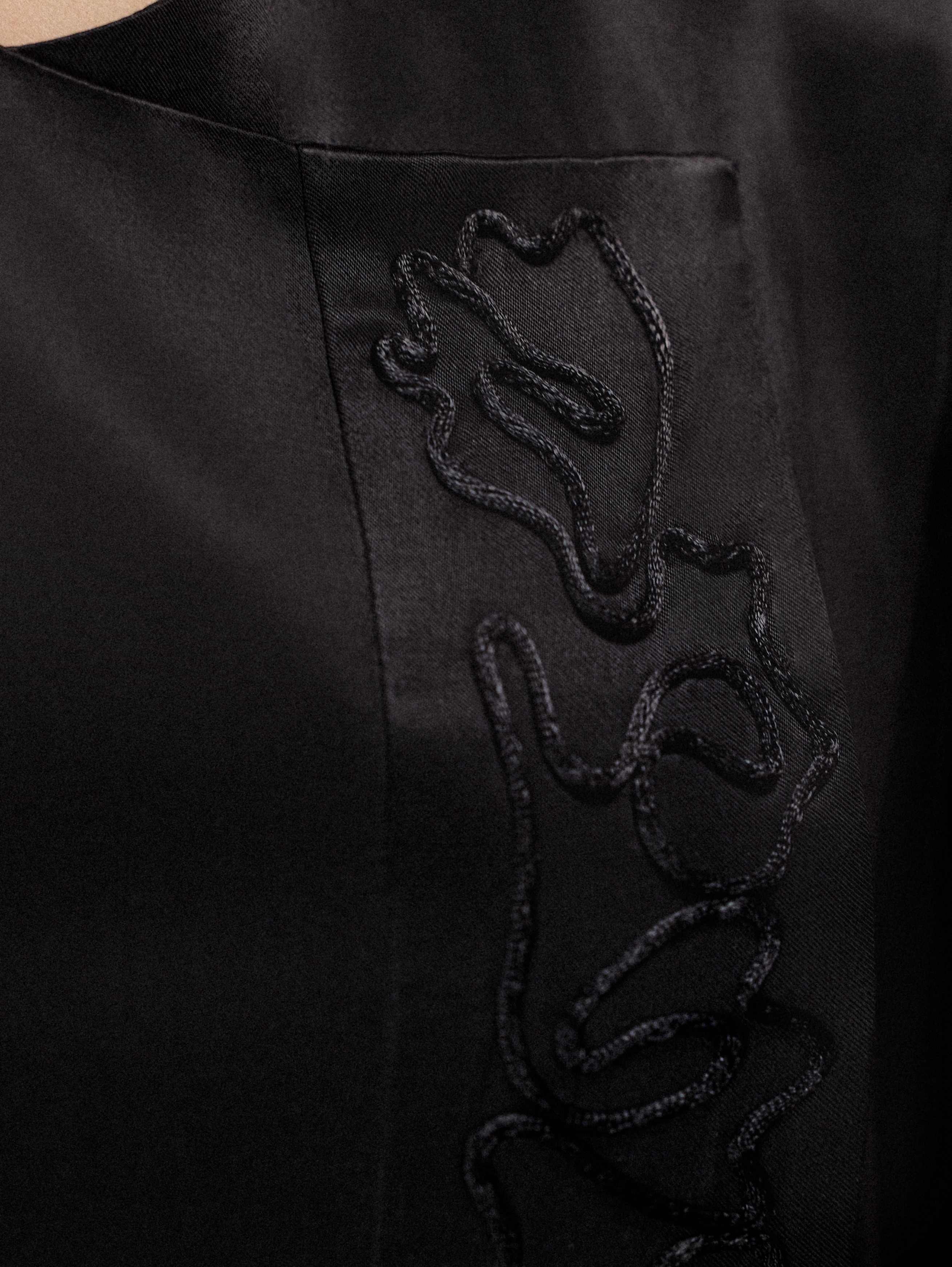 Костюм из шёлка с вышивкой шнуром