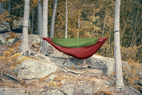 Картинка гамак туристический Ticket to the Moon Original Pro Hammock Burgundy - 6