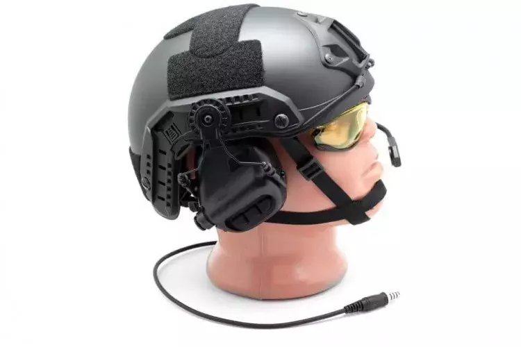 Наушники активные стрелковые Earmor Military Edition ME6 с микрофоном на шлем-каску 22-82 ДБ