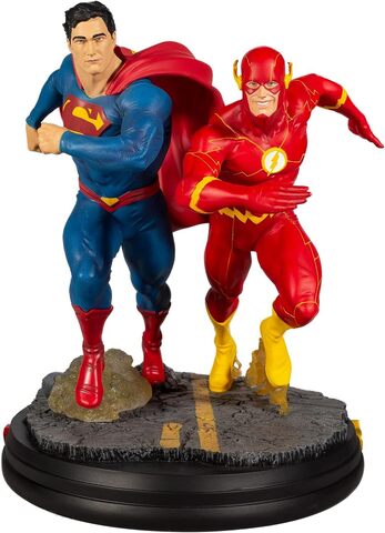 Супермен против Флэша статуэтка