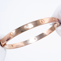 93-150-02024-1-braslet-love-zhestkij-iz-serebra-v-pozolote