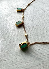 83227 - Колье-чокер с миниподвесками с зелеными альпанитами