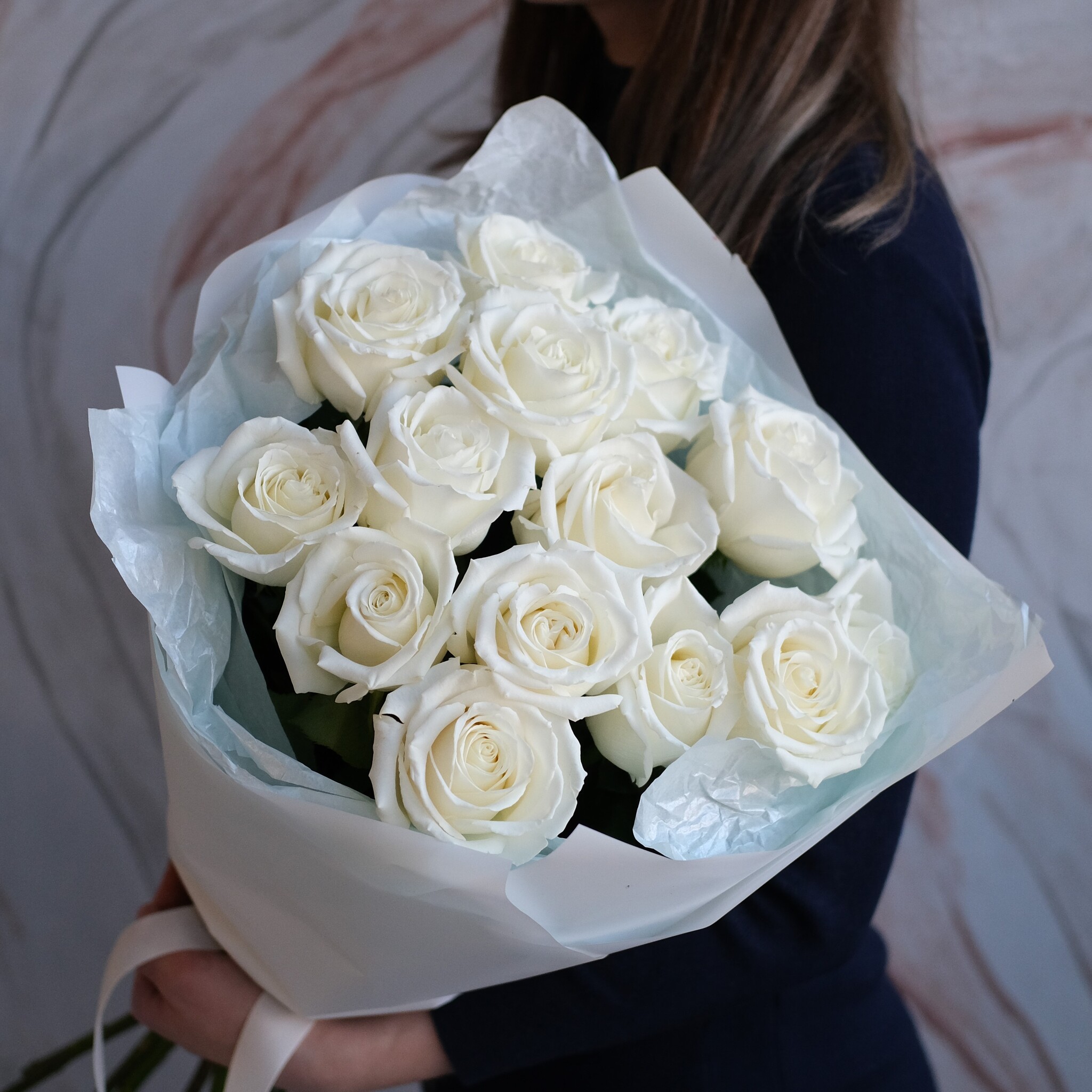 Доставка белых роз в Петербурге