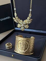 Браслет-манжета CHANEL матовое сатинированное золото
