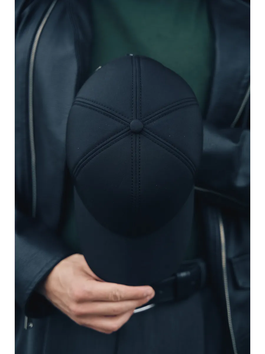 Кепка утепленная с ушками плащевка кожаный козырек