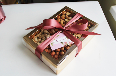 Коробка с орешками подарочная 1 кг
