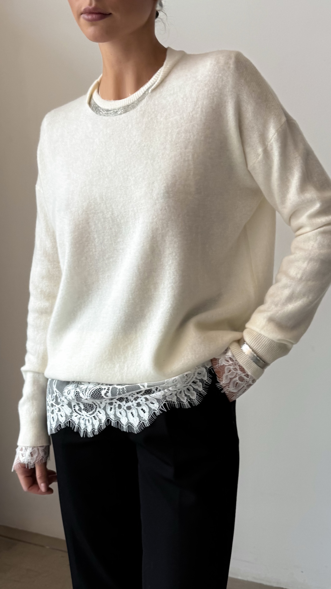 Узкий браслет неровной формы