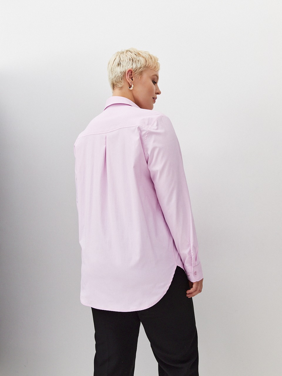 Рубашка удлиненная с карманом; светло-розовый