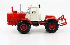 Tractor T-150K red-white 1:43 Hachette #127