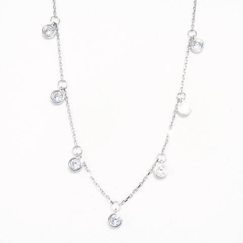 Колье из серебра 925 пробы с подвесками из круглых, завальцованых фианитов
