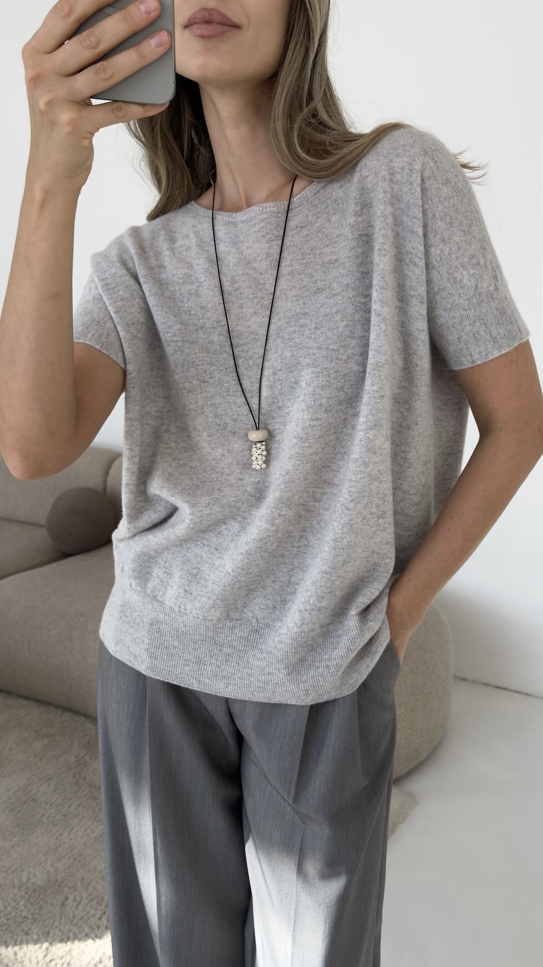 Шнурок с объемным кругом и бусинами