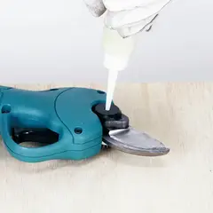 Аккумуляторный секатор Makita UP100DZ