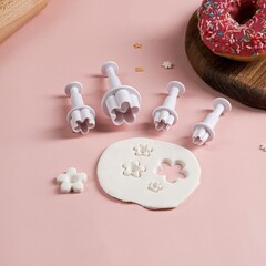 Набор плунжеров кондитерских «Ромашка», 4 шт: 3,3 см, 2,4 см, 2,1 см, 2 см